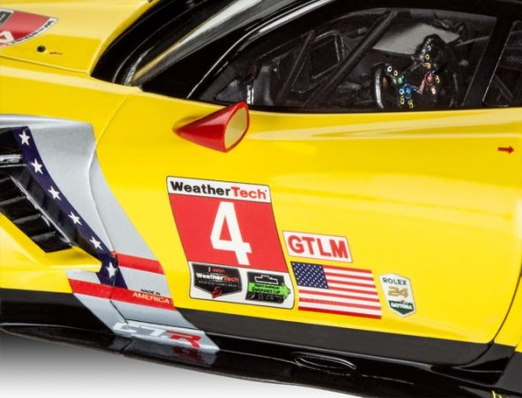 Plastikový model závodního auta Corvette C7.R
